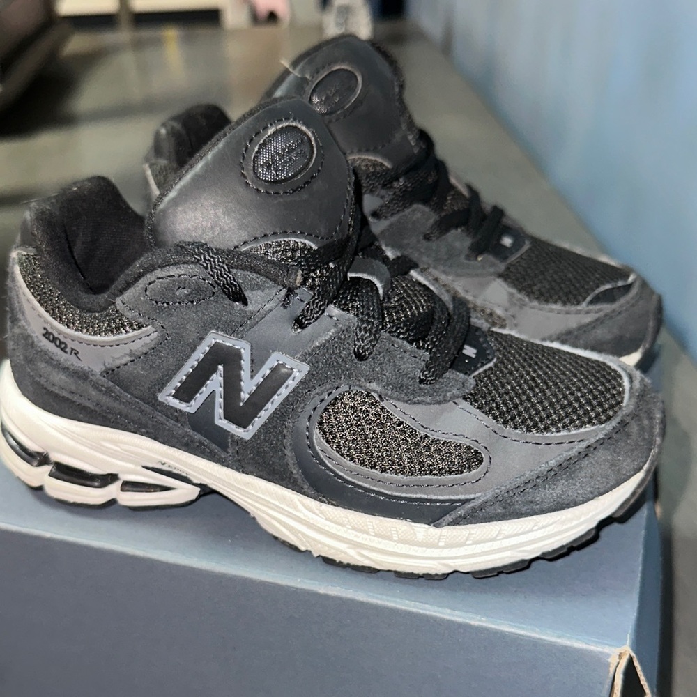2002 New Balance Kids' Black